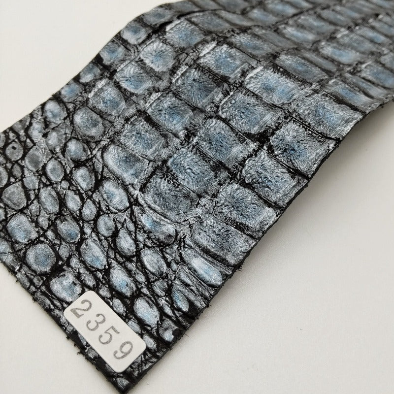 ワニ革/カイマン【8×21cm/1.3mm】クリスタルブルー/Sランク/w2359