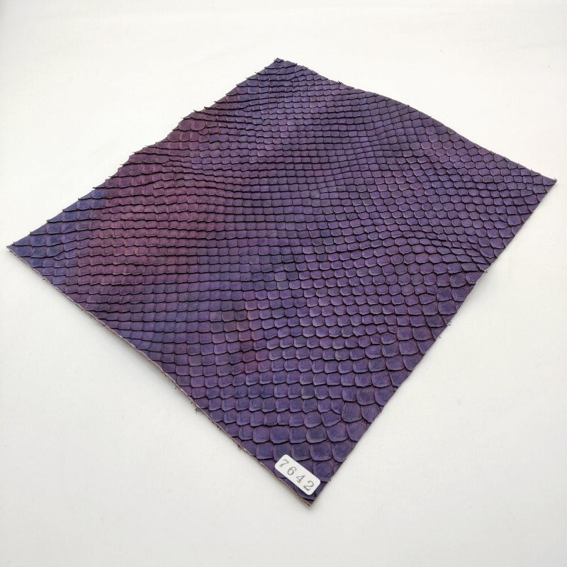 ヘビ革/アナコンダ【24×22cm/1.5mm】グラデーションパープル/マット/Sランク/h7642