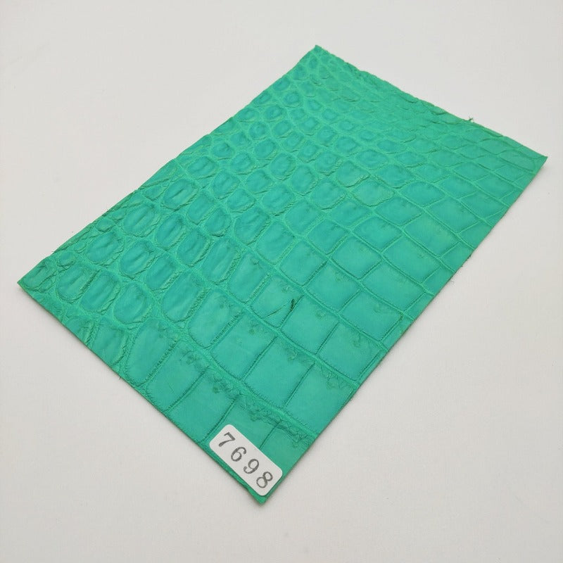 ワニ革/ナイルクロコ【ハガキ/1.3mm】エメラルド/ツヤ中/Bランク/w7698