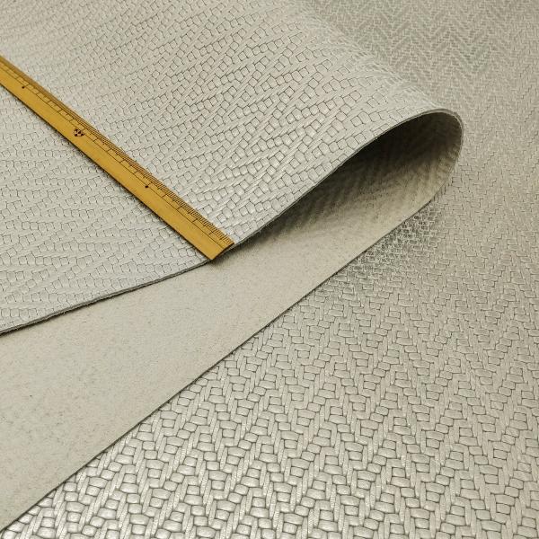 牛革【大ハギレ合計24デシ/1.4mm】シルバー色デザイン型押/gc-61