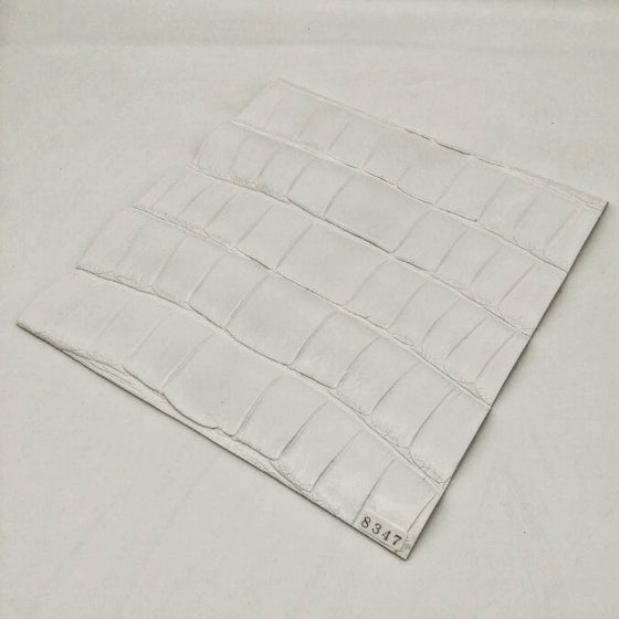 ワニ革/クロコダイル【24×22cm/1.7mm】ホワイト/ツヤ中/Aランク/w8347