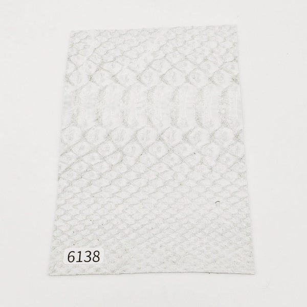 ヘビ革/Dパイソン【ハガキ/0.6mm】ホワイト/ツヤ弱/背割/Sランク/h6138