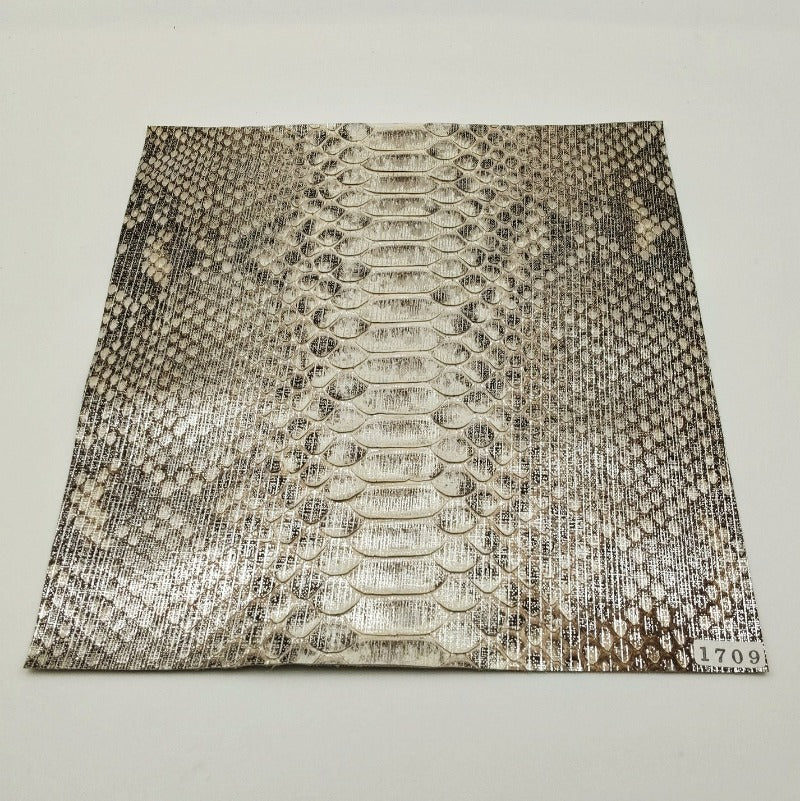 ヘビ革/Dパイソン【24×22cm/0.6mm】シルバーナチュラル/Sランク/h1709