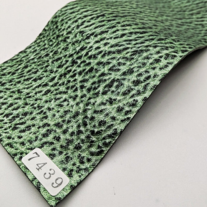 サメ革【8×21cm/1.7mm】クリスタルグリーン/ツヤ強/Sランク/s7439