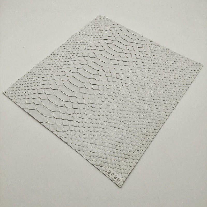 ヘビ革/Dパイソン【24×22cm/0.9mm】ホワイト/ツヤ中/背割/Sランク/h2098