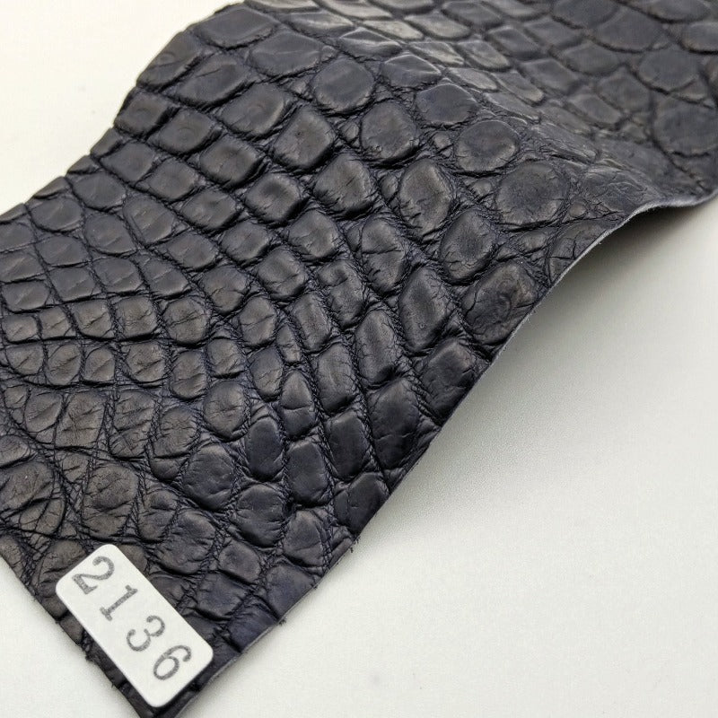 ワニ革/ナイルクロコ【8×21cm/1.4mm】ネイビー/ツヤ中/Aランク/w2136