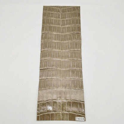 ワニ革/ポロサスクロコ【33×11cm/0.8mm】グレージュ/ツヤ強/Aランク/w7658