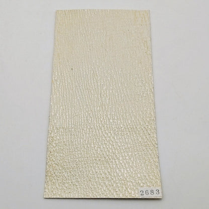 サメ革【11×21cm/1.1mm】白×薄ピンク/ツヤ中/Aランク/s2683