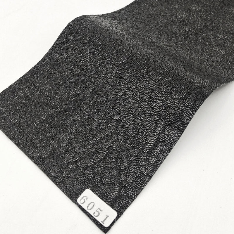 ゾウ革【33×11cm/0.6~0.7mm】ブラック/ツヤ有/Aランク/z6051