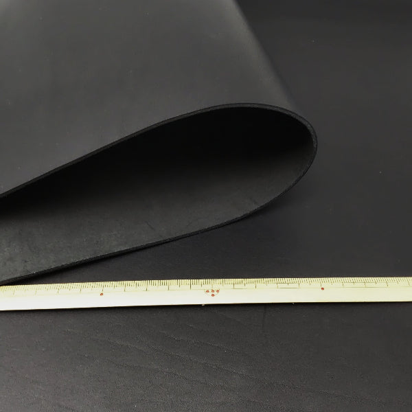 牛ヌメ革イタリアConceria800/トスカーノ【大ハギレ1枚20デシ/2.2mm】黒/gt-220