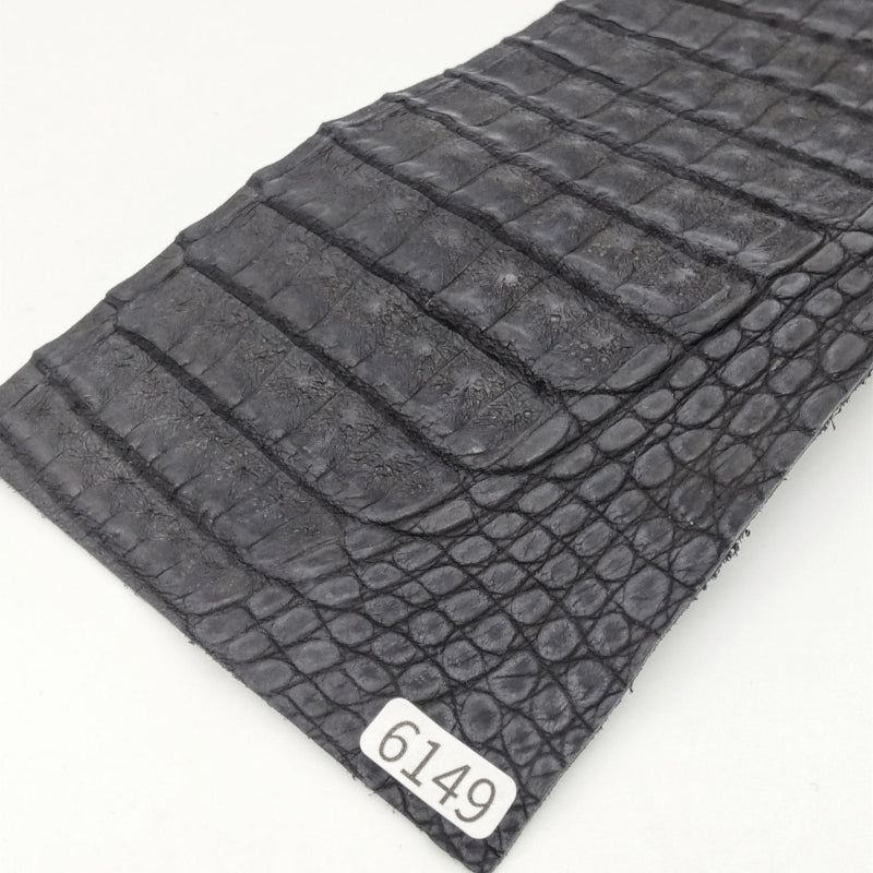 ワニ革/カイマン【11×21cm/1.3mm】墨黒色/マット/Aランク/w6149