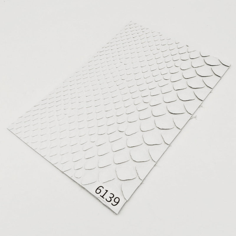 ヘビ革/Dパイソン【ハガキ/0.6mm】ホワイト/ツヤ弱/背割/Sランク/h6139