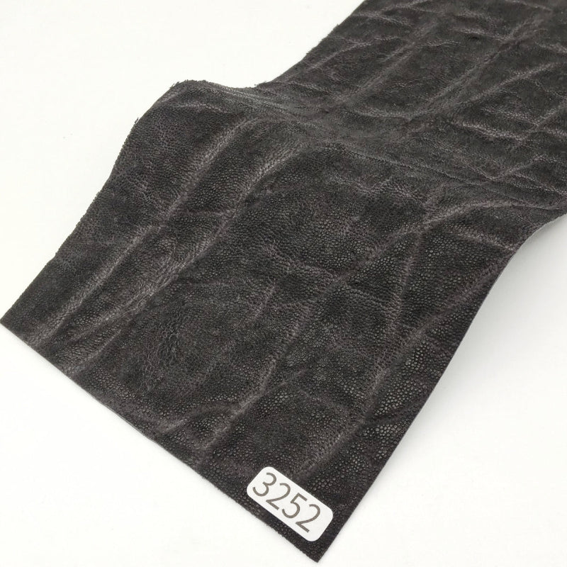 ゾウ革【33×11cm/0.6~0.7mm】ブラック/マット/Aランク/z3252