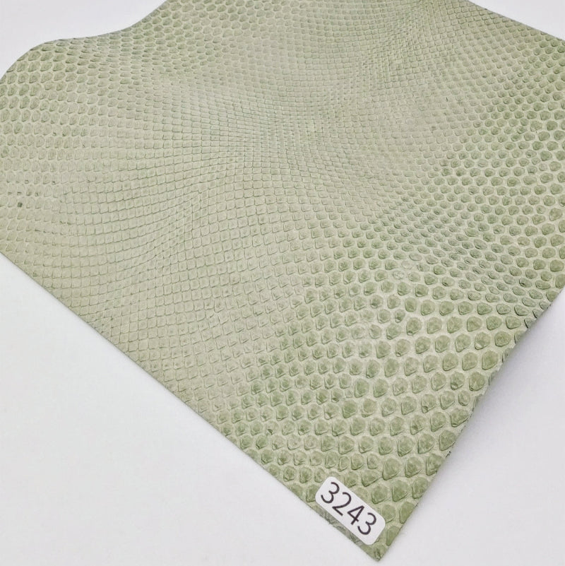 ヘビ革/ボア【21×21cm/0.3mm】デニム調ペールホワイト/Aランク/h3243