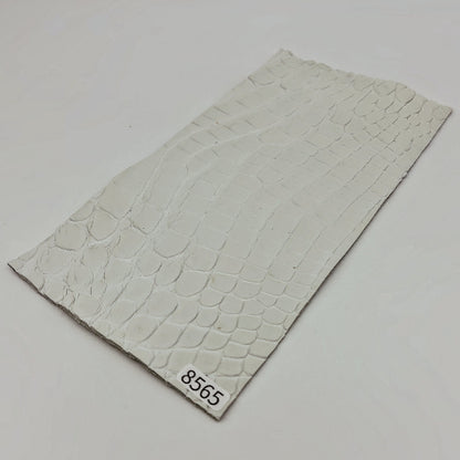ワニ革/ナイルクロコ【11×21cm/1.5mm】染色用下地革/ハギレ付/Sランク/w8565