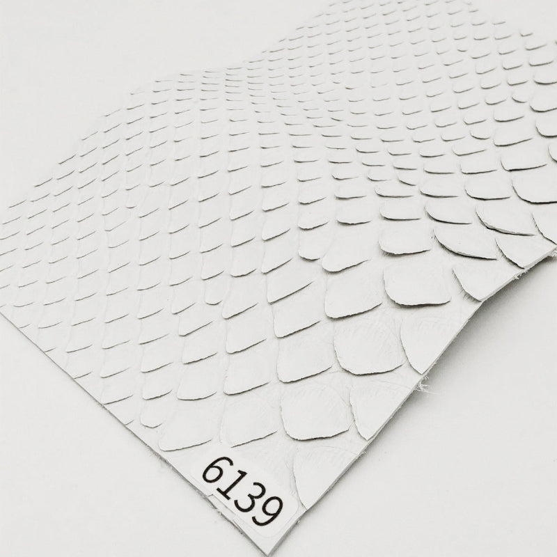 ヘビ革/Dパイソン【ハガキ/0.6mm】ホワイト/ツヤ弱/背割/Sランク/h6139