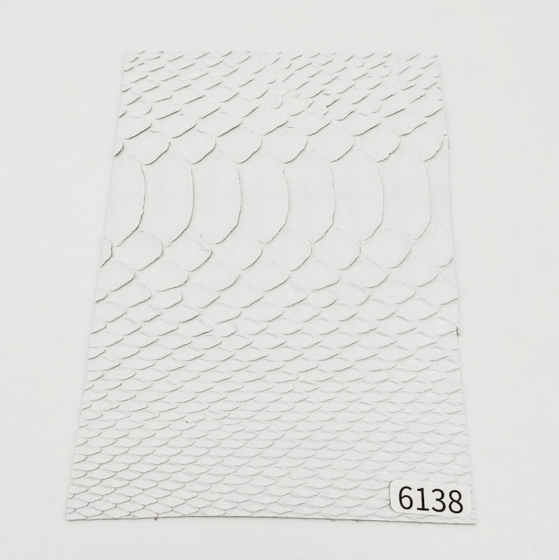 ヘビ革/Dパイソン【ハガキ/0.6mm】ホワイト/ツヤ弱/背割/Sランク/h6138