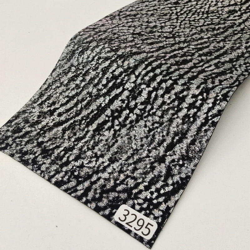 サメ革【33×11cm/0.8mm】黒×虹色シルバー/Sランク/s3295
