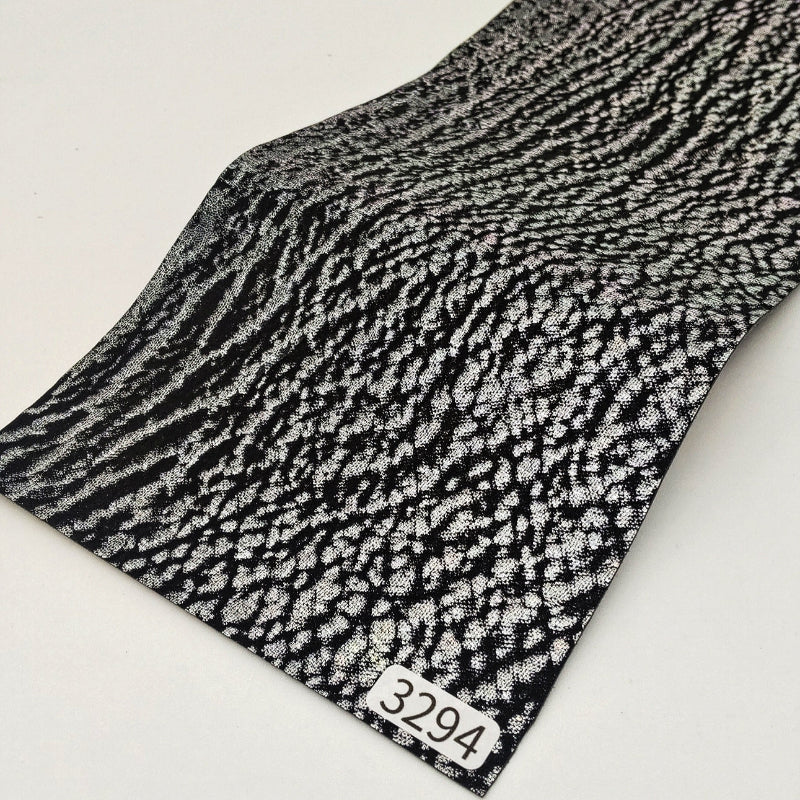 サメ革【33×11cm/0.7mm】黒×虹色シルバー/Sランク/s3294