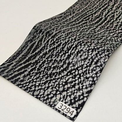 サメ革【33×11cm/0.7mm】黒×虹色シルバー/Sランク/s3294