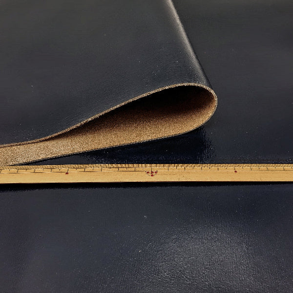 牛革【大ハギレ合計20デシ/1.5mm】ネイビー/gt-250