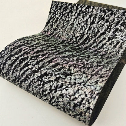 サメ革【33×11cm/0.8mm】黒×虹色シルバー/Sランク/s3295