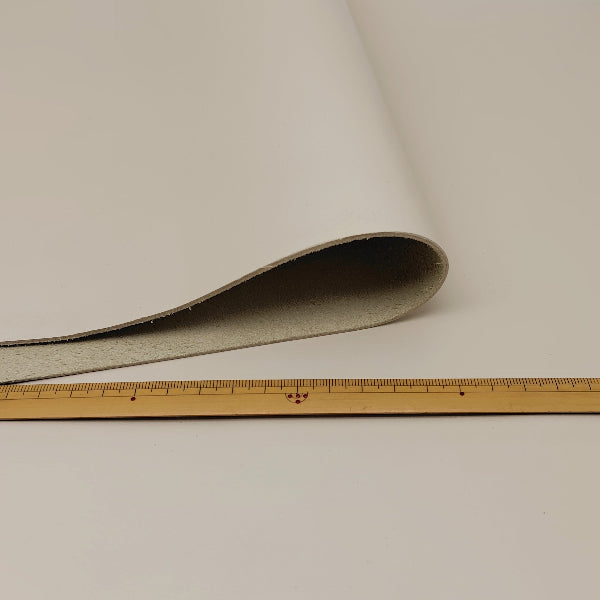 牛革【大ハギレ合計20デシ/1.5mm】アイボリー/gt-253