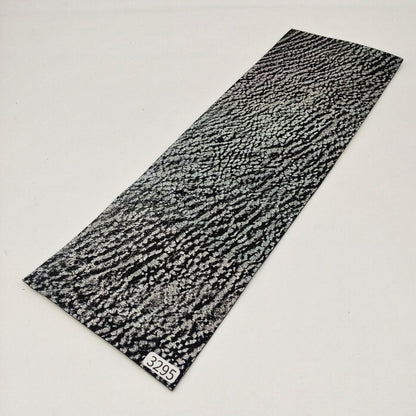 サメ革【33×11cm/0.8mm】黒×虹色シルバー/Sランク/s3295