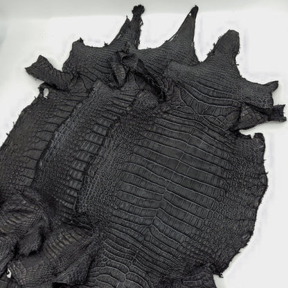 ワニ丸革/クロコダイル【一匹】墨色/デニム調加工/w42