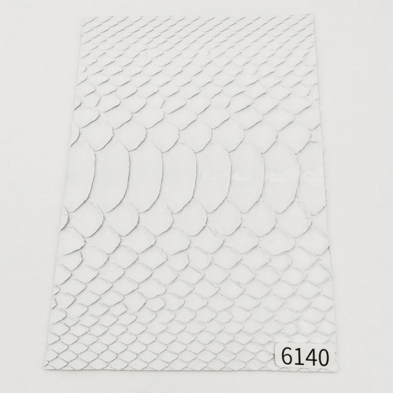 ヘビ革/Dパイソン【ハガキ/0.9mm】ホワイト/ツヤ弱/背割/Sランク/h6140