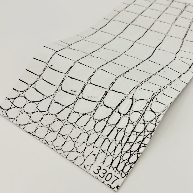 ワニ革/クロコダイル【11×21cm/1.2mm】谷黒ホワイト/Cランク/w3307