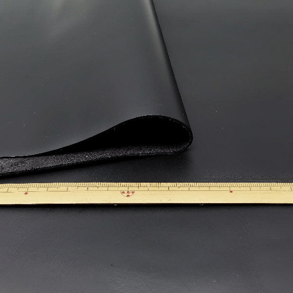 牛革【1枚大ハギレ20デシ/1.2mm】マットブラック/gt-410