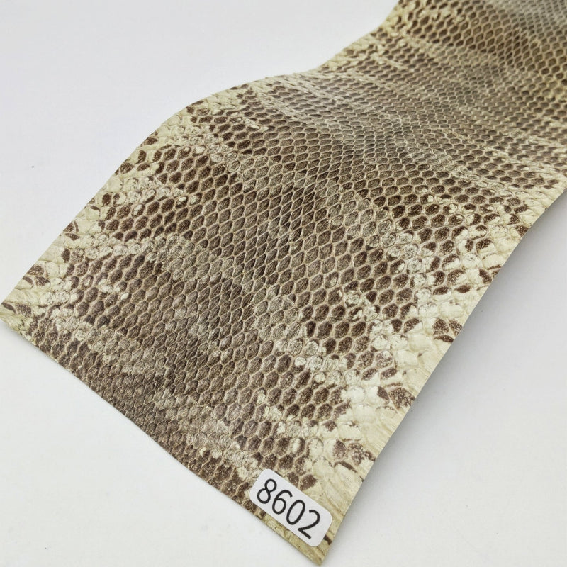 ヘビ革/ウォータースネーク【33×11cm/0.2mm】ナチュラル/ツヤ強/Sランク/h8602