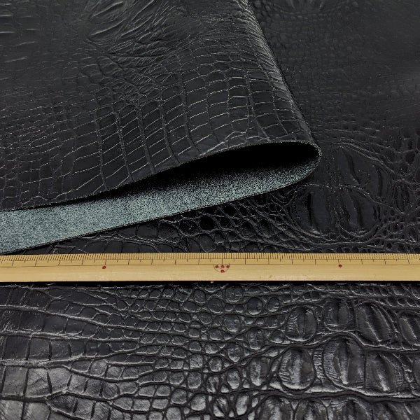 牛革【大ハギレ1枚20デシ/1.4mm】ブラック/クロコ型押/gt-232