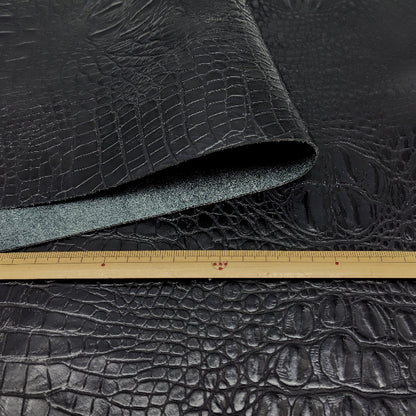 牛革【大ハギレ1枚20デシ/1.4mm】ブラック/クロコ型押/gt-232