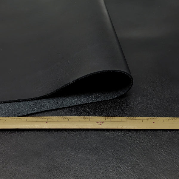 牛革【大ハギレ1枚20デシ/1.7mm】ブラック/gt-251