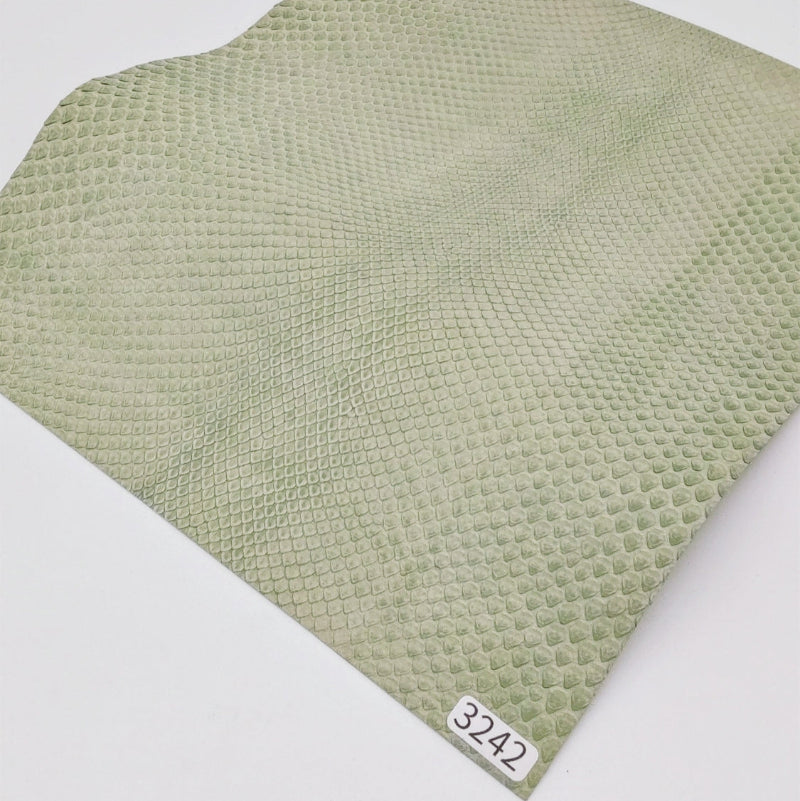 ヘビ革/ボア【24×22cm/0.4mm】デニム調ペールホワイト/Sランク/h3242