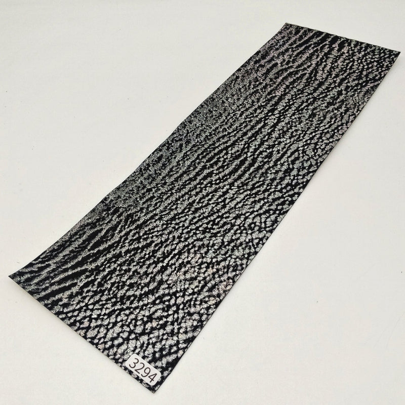 サメ革【33×11cm/0.7mm】黒×虹色シルバー/Sランク/s3294
