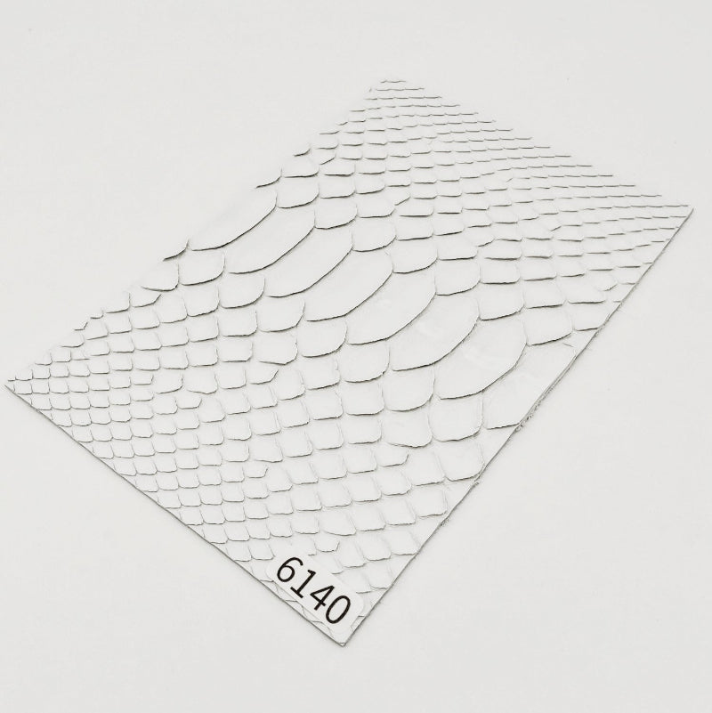 ヘビ革/Dパイソン【ハガキ/0.9mm】ホワイト/ツヤ弱/背割/Sランク/h6140