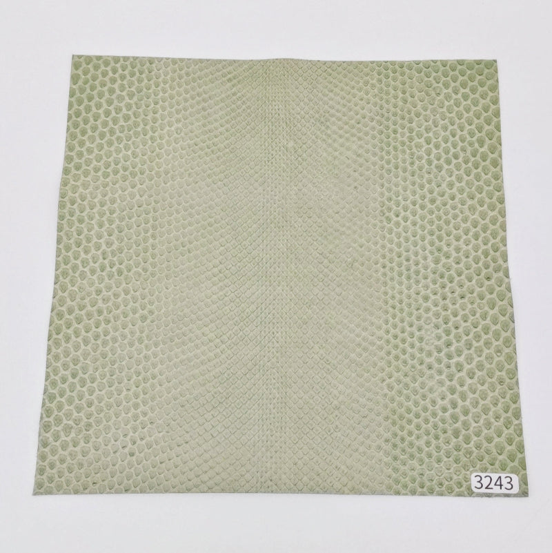 ヘビ革/ボア【21×21cm/0.3mm】デニム調ペールホワイト/Aランク/h3243