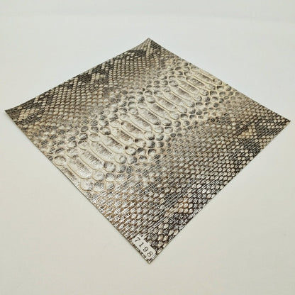 ヘビ革/Dパイソン【21×21cm/0.5mm】シルバーナチュラル/Sランク/h7198