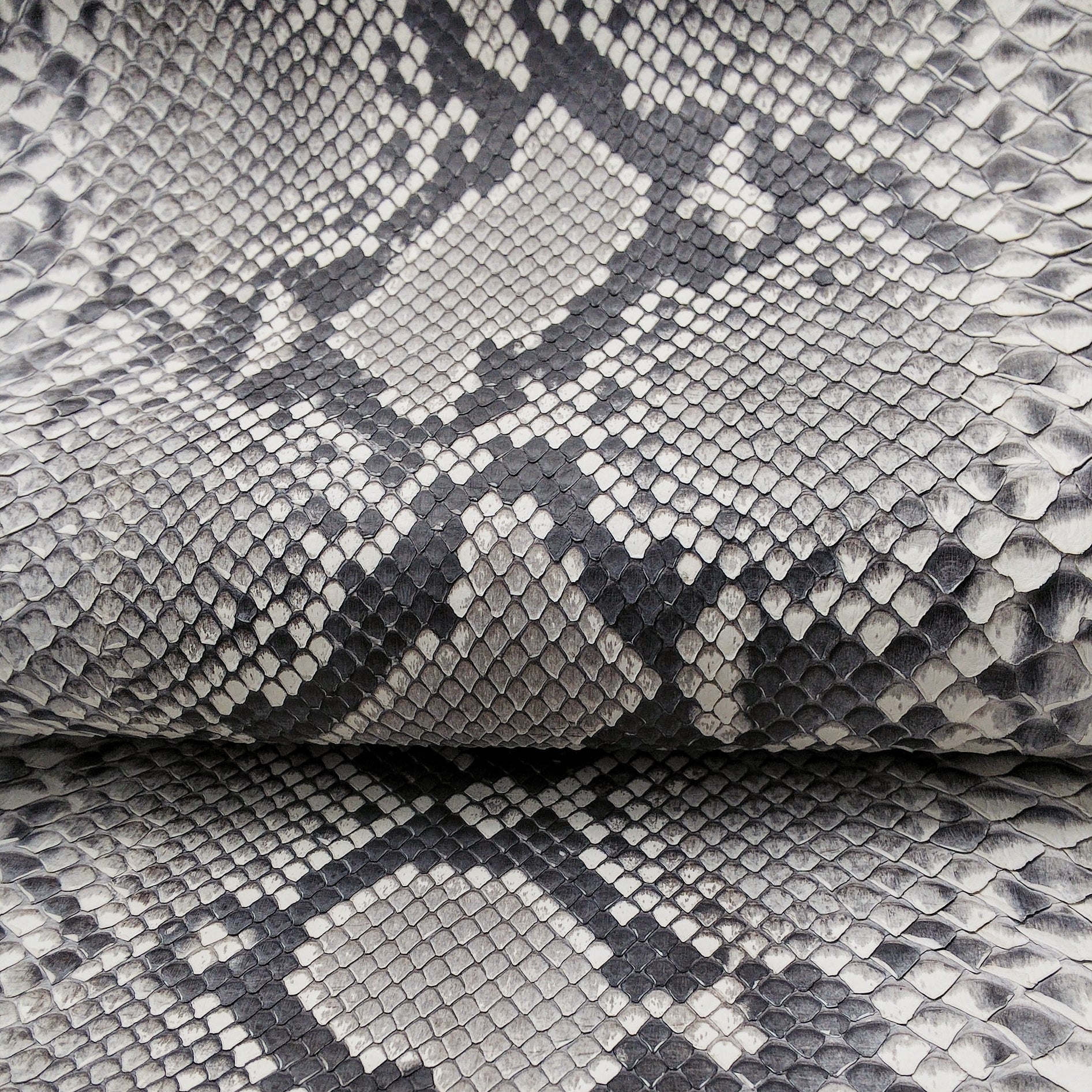 ヘビ革(snake、python)の皮革素材を通信販売 – レザーマニア東京通販