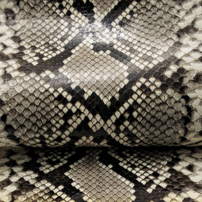 ヘビ革（白黒・snake・python）の皮革素材を通信販売しています 