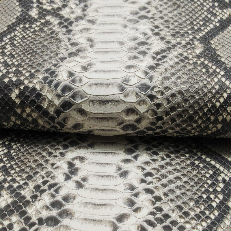 ヘビ革（snake、python）の皮革素材を通信販売しています – レザー